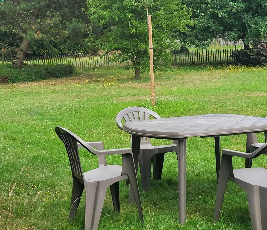 A La Salle De Jeux Et Son Jardin Autour De La Cabane Verte Dinant Dış mekan fotoğraf